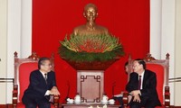 Des communistes japonais en visite au Vietnam