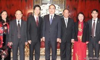 Le président du Front de la Patrie du Vietnam en visite à Singapour