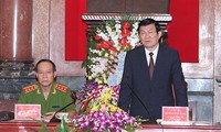 Le président Truong Tan Sang travaille avec le ministère de la Sécurité publique