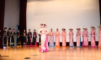 Le Ao dai vietnamien à l’exposition de la mode Asean-Chine 2014