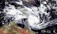 Australie: le puissant cyclone Ita atteint la côte Est