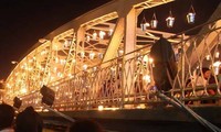 Festival de Hue : festin de lumière sur le pont Trang Tien