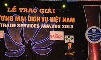 Remise du prix du commerce et des services du Vietnam 2013