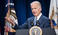 Le vice-président américain Joe Biden a atterri lundi à Kiev