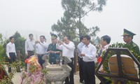 Nguyen Xuan Phuc se rend au tombeau du général Vo Nguyen Giap