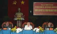 Le président Truong Tân Sang travaille avec la 7ème zone militaire
