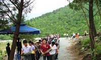 Des dizaines de milliers de personnes visitent le tombeau du général Vo Nguyen Giap