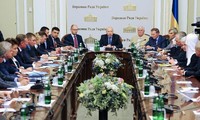 Kiev ouvre un dialogue d'unité nationale