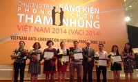 Remise des prix ​​aux initiatives de lutte contre la corruption au Vietnam 