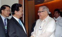 Entrevues entre Nguyen Tan Dung avec les représentants du parlement philippins