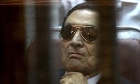 Egypte : l'ex-président Moubarak condamné à trois ans de prison