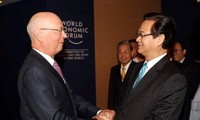 Nguyen Tan Dung rencontre le président du Forum économique mondial