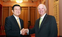 Le président Truong Tân Sang reçoit le sénateur américain Benjamin Cardin