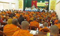 Les bouddhistes theravada participent au développement national