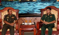 Une délégation du ministère cambodgien de la Défense au Vietnam