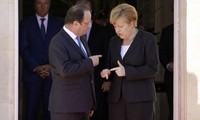 Ukraine : Merkel et Hollande veulent que Poutine calme le jeu