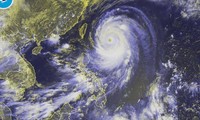 Un très violent typhon va toucher le Japon, alerte maximale