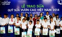 Vinamilk offre du lait aux enfants de Quang Tri