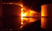 Libye: l'incendie continue de ravager des réservoirs de carburant