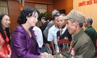 Nguyen Thi Kim Ngân reçoit des personnes méritantes de Thua Thien-Hué