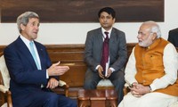 Première rencontre à New Delhi entre Kerry et Modi 