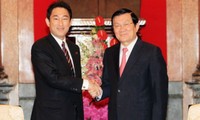Truong Tan Sang reçoit le chef de la diplomatie japonaise