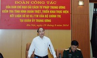 Nguyen Xuan Phuc exige de diminuer l’effectif des organes d'enquête de l'armée