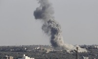 Israël frappe Gaza en réponse à des tirs brisant la trêve