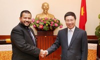 Pham Binh Minh reçoit le ministre srilankais de l’Industrie et du Commerce