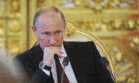 Nouvelles sanctions de l'UE et des Etats-Unis contre Moscou, le Kremlin menace de répliquer