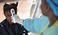 Ebola: un infirmier britannique donne de son sang