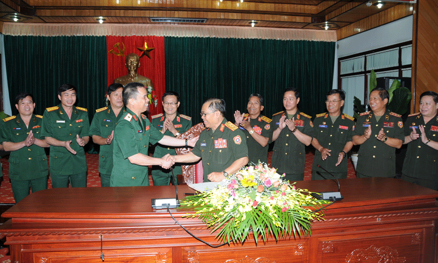 Le ministre laotien de la Défense en visite au Vietnam 
