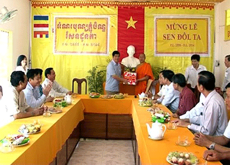 Les Khmers célèbrent la fête Sene Dolta 