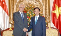 Nguyen Tan Dung reçoit Goh Chok Tong