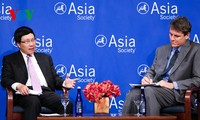 Des rencontres privées entre Pham Binh Minh et chefs de la diplomatie du monde