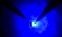 Le prix Nobel de physique attribué aux inventeurs de la LED bleue
