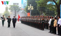 Truong Tan Sang rend visite aux soldats de la capitale