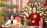 Nguyen Thi Doan reçoit une délégation de dignitaires religieuses