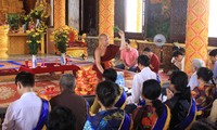 La fête de Kathina célébrée au village culturel et touristique des ethnies du Vietnam