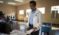 Le président sortant du Botswana a été réélu
