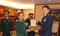 Une délégation de l'armée populaire du Vietnam en visite à Singapour
