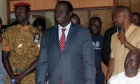 Burkina: Kafando prête serment et promet de gouverner au nom du peuple