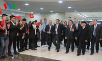 Le secrétaire général Nguyen Phu Trong rend visite aux Vietnamiens de Russie