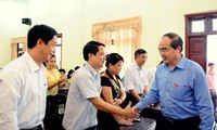 Le président du FPV rencontre l’électorat à Bac Giang