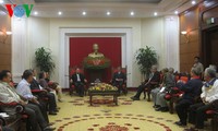 Le Hong Anh reçoit les anciens responsables de la province de Kien Giang
