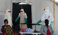 Ebola: la Sierra Leone interdit toute célébration publique pour Noël et Nouvel An