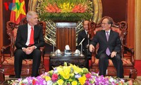 Nguyen Sinh Hung reçoit l’ambassadeur danois  au Vietnam 