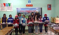 VOV5 offre des cadeaux aux habitants pauvres de Xin Cai (Ha Giang)