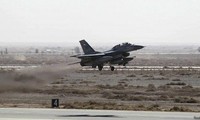 Des avions des Emirats participent à de nouveaux  raids anti-EI