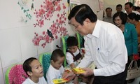 Le président Truong Tân Sang formule des voeux du Têt aux habitants de Cu Chi